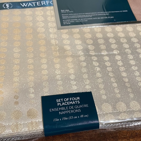 Waterford Set of FOUR Placemats, Shimmer Dot Collection, Gold NEW - Picture 3 of 8